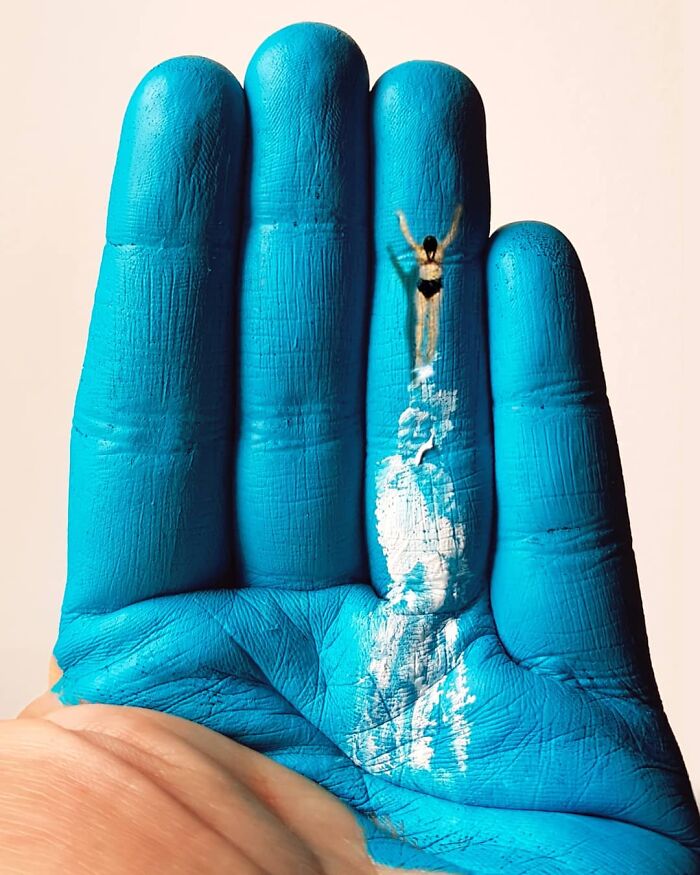 Artist Uses Her Hands As A Canvas To Show Her Hidden Worlds (39 Pics) Artist Uses Her Hands As A Canvas To Show Her Hidden Worlds (39 Pics)