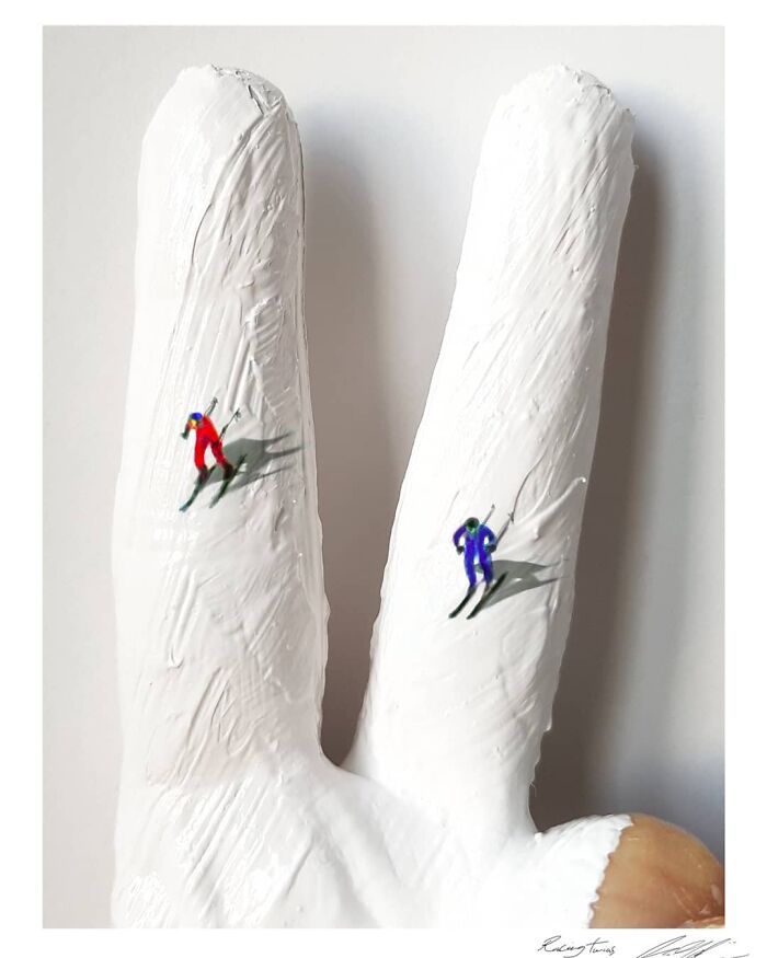 Artist Uses Her Hands As A Canvas To Show Her Hidden Worlds (39 Pics) Artist Uses Her Hands As A Canvas To Show Her Hidden Worlds (39 Pics)