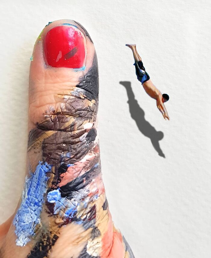 Artist Uses Her Hands As A Canvas To Show Her Hidden Worlds (39 Pics) Artist Uses Her Hands As A Canvas To Show Her Hidden Worlds (39 Pics)
