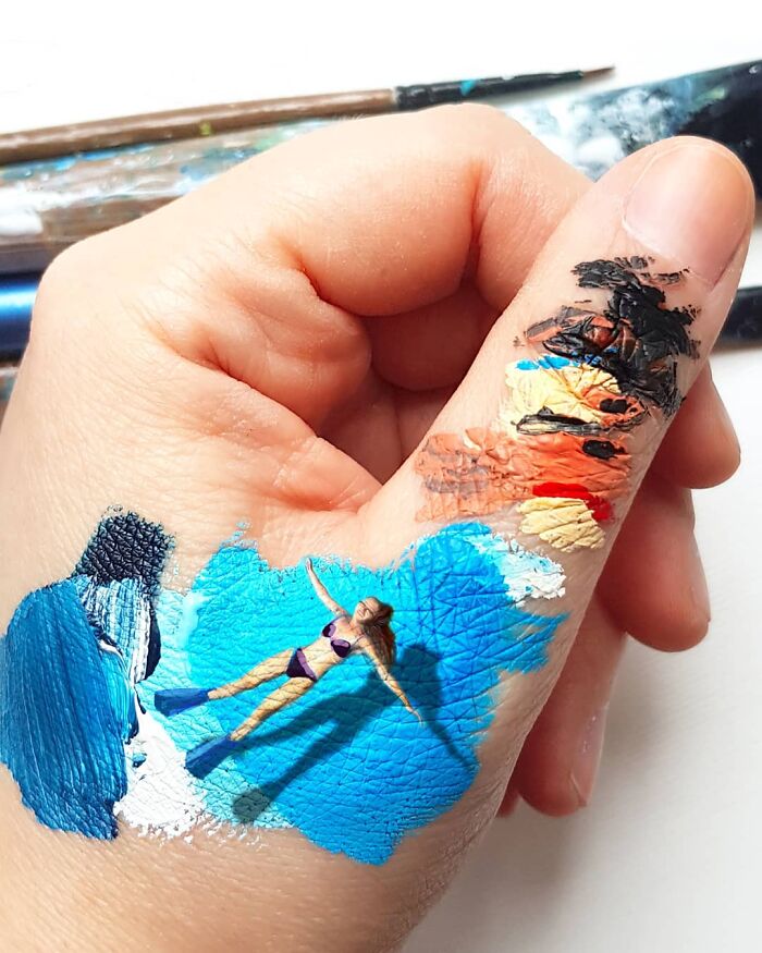 Artist Uses Her Hands As A Canvas To Show Her Hidden Worlds (39 Pics) Artist Uses Her Hands As A Canvas To Show Her Hidden Worlds (39 Pics)