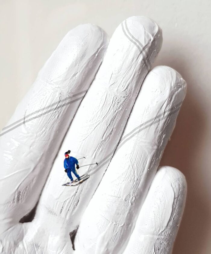 Artist Uses Her Hands As A Canvas To Show Her Hidden Worlds (39 Pics) Artist Uses Her Hands As A Canvas To Show Her Hidden Worlds (39 Pics)