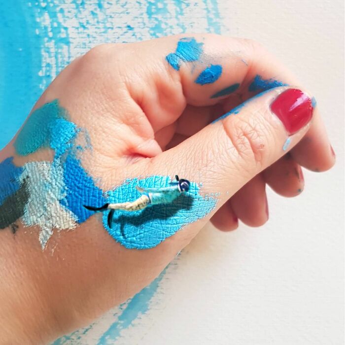 Artist Uses Her Hands As A Canvas To Show Her Hidden Worlds (39 Pics) Artist Uses Her Hands As A Canvas To Show Her Hidden Worlds (39 Pics)