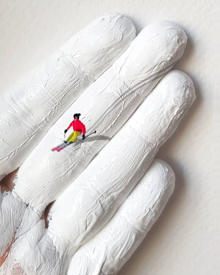 Artist Uses Her Hands As A Canvas To Show Her Hidden Worlds (39 Pics) Artist Uses Her Hands As A Canvas To Show Her Hidden Worlds (39 Pics)