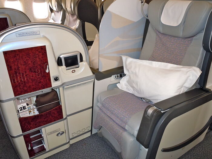 Flight Attendants And Pilots In This Online Group Share 33 Things Passengers Do That Annoy Them