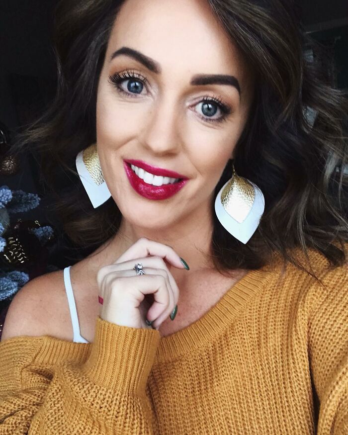 41-Year-Old Woman Decided To Stop Covering Up Her Hair Because She’d Spent 21k Dollars In Hair Salons 41-Year-Old Woman Decided To Stop Covering Up Her Hair Because She’d Spent 21k Dollars In Hair Salons