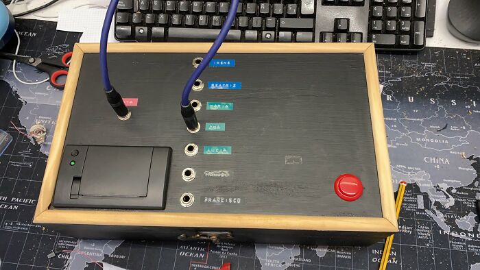 Man Builds A Communication Device For His Grandma That’s Easier To Use Than A Phone, Goes Viral Man Builds A Communication Device For His Grandma That’s Easier To Use Than A Phone, Goes Viral