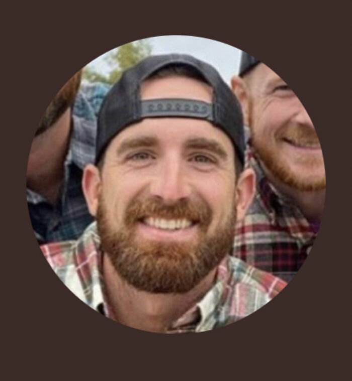 People Are Mercilessly Roasting Amazon For Allegedly Creating These Fake ‘Happy Amazon Employee’ Accounts On Twitter