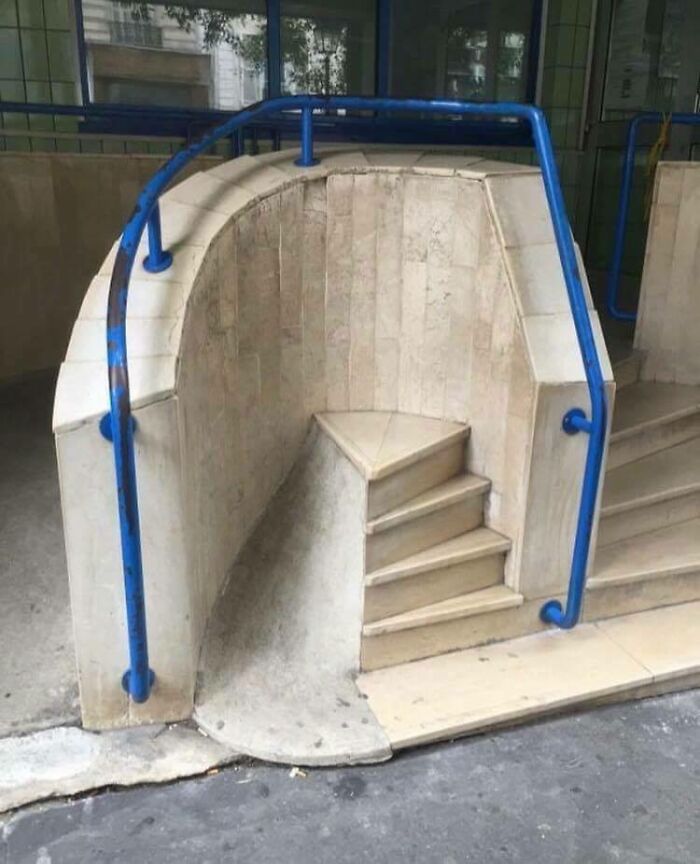 45 Epic Stair Design Fails That May Result In Some Serious Injuries (New Pics) 45 Epic Stair Design Fails That May Result In Some Serious Injuries (New Pics)