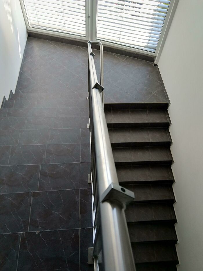 45 Epic Stair Design Fails That May Result In Some Serious Injuries (New Pics) 45 Epic Stair Design Fails That May Result In Some Serious Injuries (New Pics)