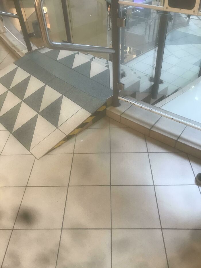 45 Epic Stair Design Fails That May Result In Some Serious Injuries (New Pics) 45 Epic Stair Design Fails That May Result In Some Serious Injuries (New Pics)
