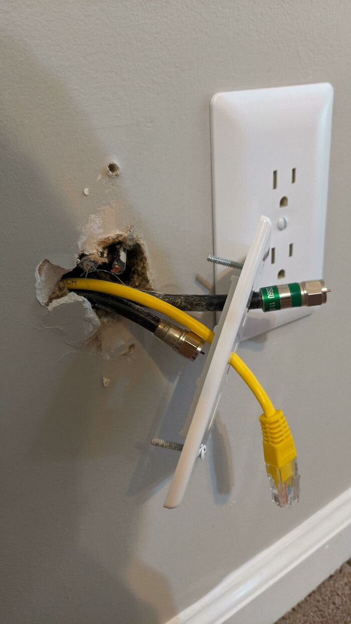 Tech Support People Are Sharing The Worst Cases They’ve Seen While On The Job (50 New Pics) Tech Support People Are Sharing The Worst Cases They’ve Seen While On The Job (50 New Pics)