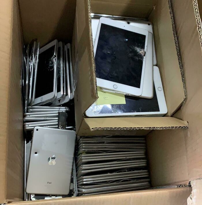 Tech Support People Are Sharing The Worst Cases They’ve Seen While On The Job (50 New Pics) Tech Support People Are Sharing The Worst Cases They’ve Seen While On The Job (50 New Pics)