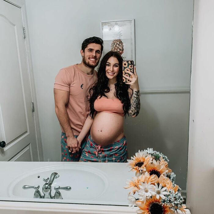 Pregnant Woman And Cat Give Birth At The Same Time After She Found The Pregnant Cat And Fostered Her Pregnant Woman And Cat Give Birth At The Same Time After She Found The Pregnant Cat And Fostered Her