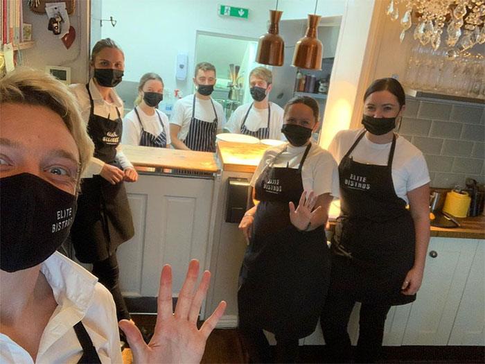 Restaurant Owner Puts Entitled Customer In Their Place With A Mic-Drop Response To Their Bad Tripadvisor Review