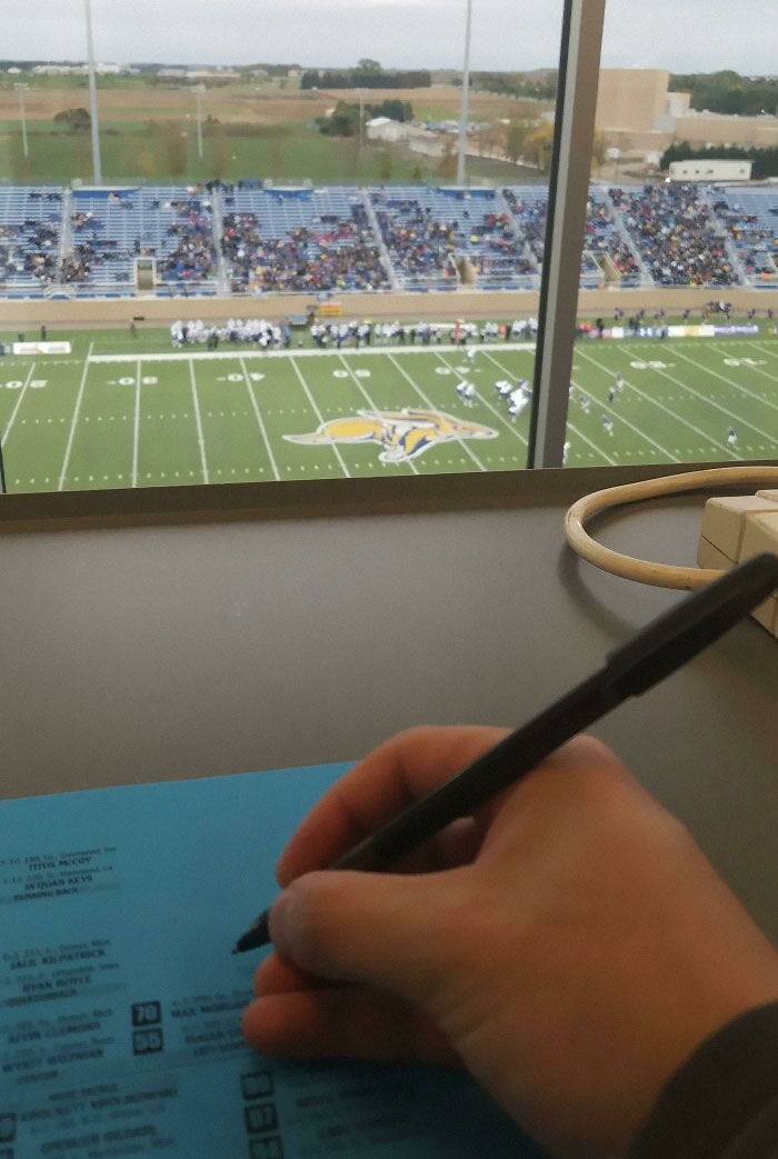 40 Times People Cheated The System By Acting Like They Belong 40 Times People Cheated The System By Acting Like They Belong