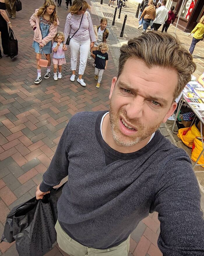 Father Of 4 Daughters Refuses To Sugarcoat His Instagram Pics, Has A Massive Following Online (New Pics) Father Of 4 Daughters Refuses To Sugarcoat His Instagram Pics, Has A Massive Following Online (New Pics)