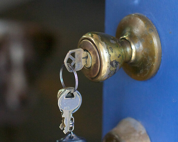 Unemployed Husband Keeps Interrupting His Working Wife With Requests And Chores, So She Installs A Lock, Sparks Family Drama Unemployed Husband Keeps Interrupting His Working Wife With Requests And Chores, So She Installs A Lock, Sparks Family Drama