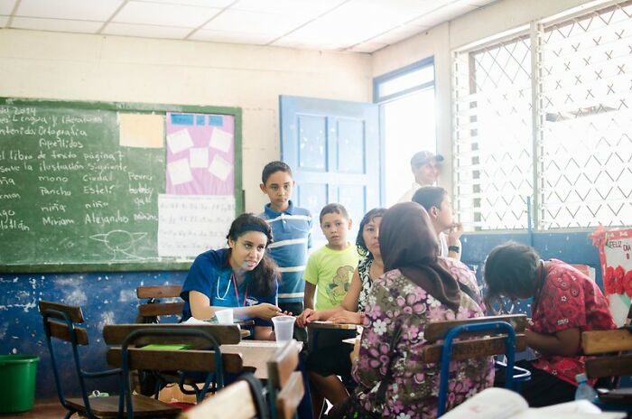 30 Awkward Situations That Are Embarrassing For No Real Reason 30 Awkward Situations That Are Embarrassing For No Real Reason