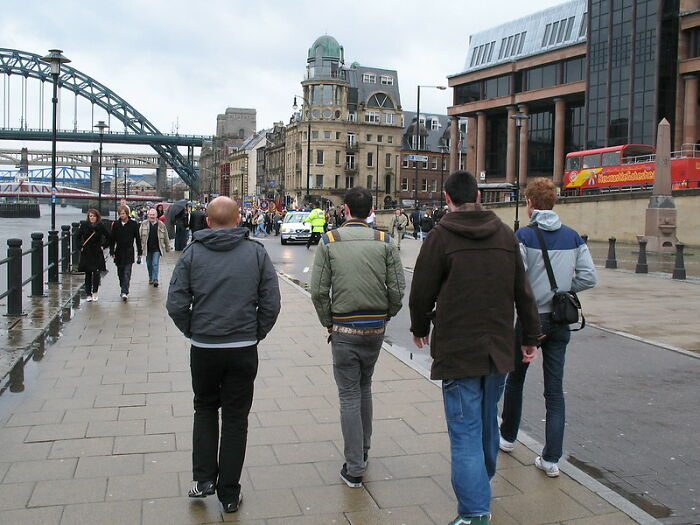 30 Awkward Situations That Are Embarrassing For No Real Reason 30 Awkward Situations That Are Embarrassing For No Real Reason