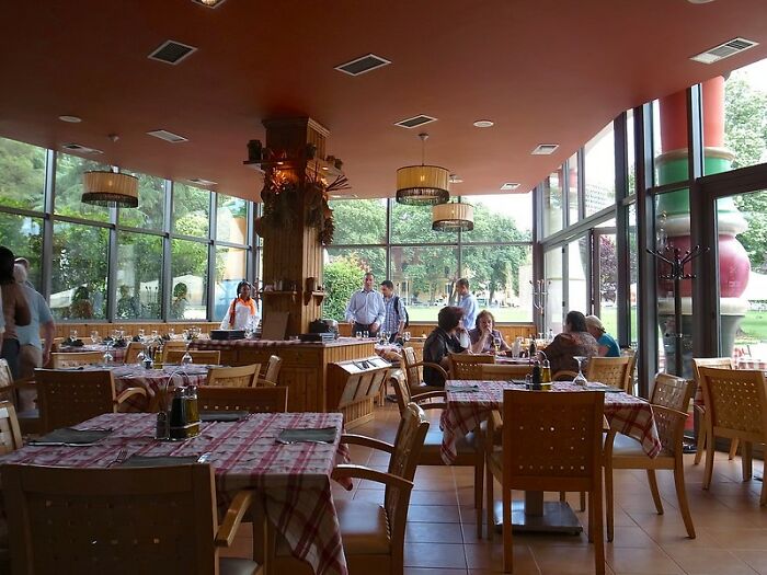 30 Awkward Situations That Are Embarrassing For No Real Reason 30 Awkward Situations That Are Embarrassing For No Real Reason