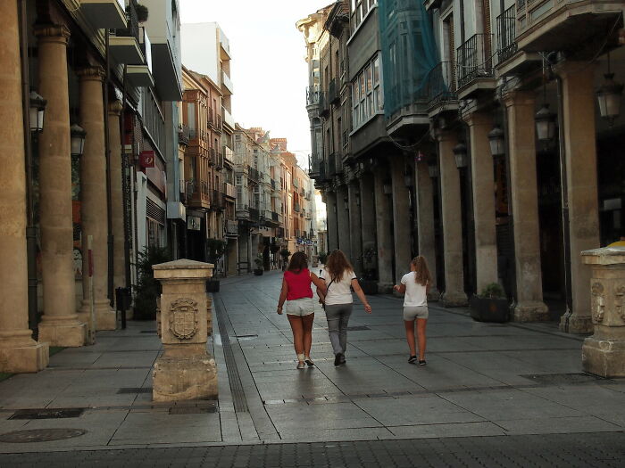 30 Awkward Situations That Are Embarrassing For No Real Reason 30 Awkward Situations That Are Embarrassing For No Real Reason