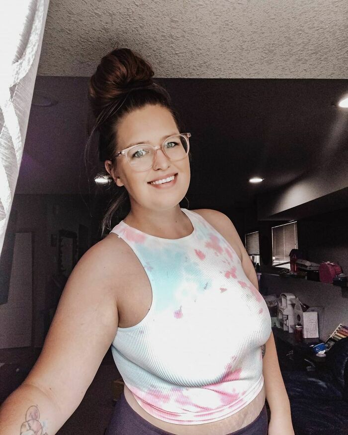 Woman Violates A Gym’s Dress Code By Wearing A Sports Bra, Gets Fat-Shamed By The Staff And Kicked Out Woman Violates A Gym’s Dress Code By Wearing A Sports Bra, Gets Fat-Shamed By The Staff And Kicked Out