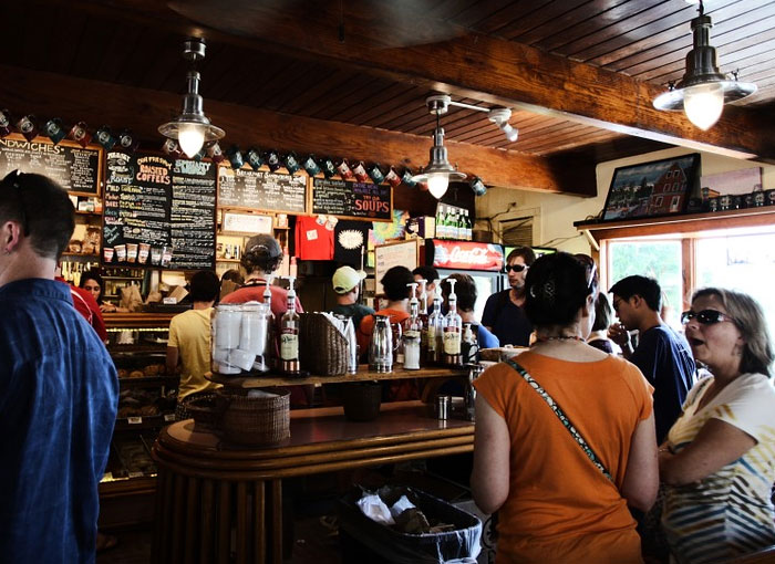 29 People Share How They Can Tell If A Tourist Is American 29 People Share How They Can Tell If A Tourist Is American