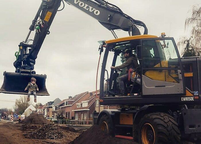 Dad Sends His GF These Pics Whenever She Asks If Their Babies Are OK While He’s Watching Them (30 New Pics) Dad Sends His GF These Pics Whenever She Asks If Their Babies Are OK While He’s Watching Them (30 New Pics)