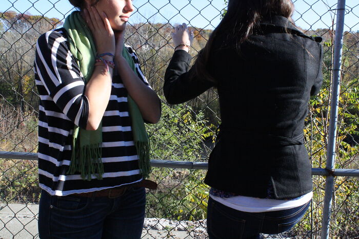 27 People Share ‘Cry For Help’ Signs That Aren’t So Obvious 27 People Share ‘Cry For Help’ Signs That Aren’t So Obvious