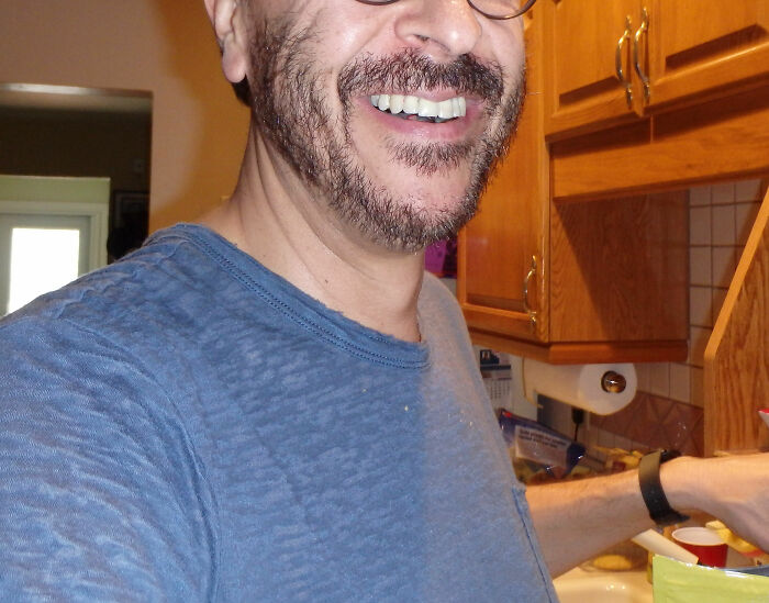 27 People Share ‘Cry For Help’ Signs That Aren’t So Obvious 27 People Share ‘Cry For Help’ Signs That Aren’t So Obvious