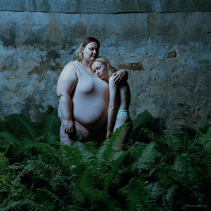 Photographer Uses An Analog Camera To Capture Eerie And Surreal Photos Of People (30 Pics)