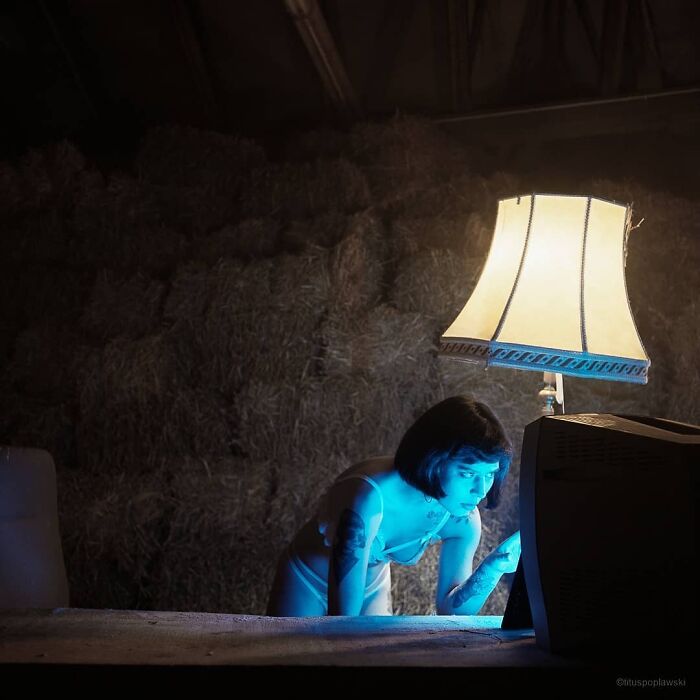 Photographer Uses An Analog Camera To Capture Eerie And Surreal Photos Of People (30 Pics)