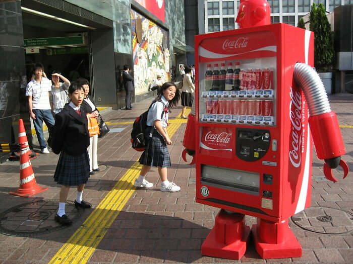 50 Of The Coolest And Most Bizarre Vending Machines Spotted Around The World 50 Of The Coolest And Most Bizarre Vending Machines Spotted Around The World