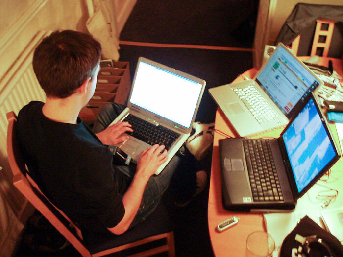 20 Useful Tips For People Looking For A New Job, As Shared By This Career Coach Online