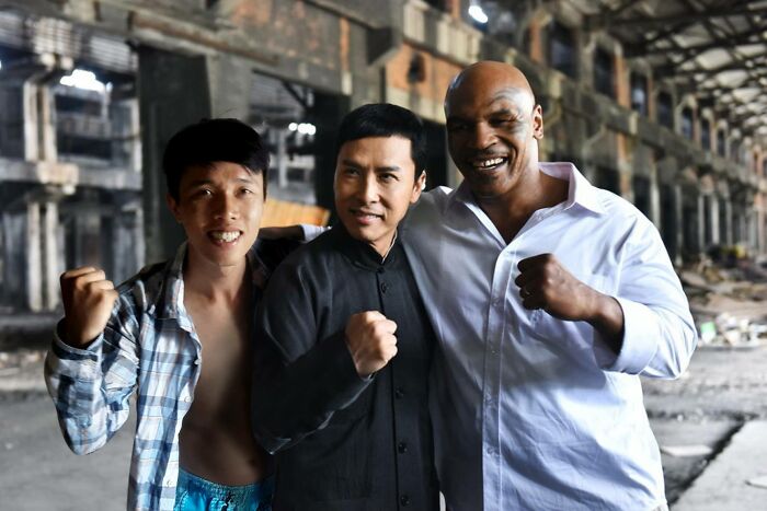 Guy Creates Funny And Silly Edits Of Him Hanging Out With Celebrities (78 Pics) Guy Creates Funny And Silly Edits Of Him Hanging Out With Celebrities (78 Pics)