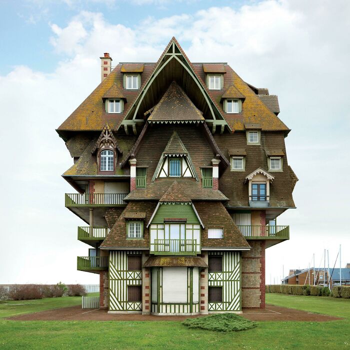 50 Times Architects Made Buildings That Look Cool But Were Uncomfortable To Live In Or Use