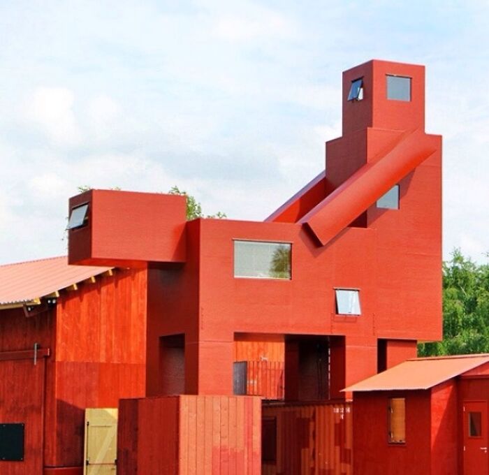 50 Times Architects Made Buildings That Look Cool But Were Uncomfortable To Live In Or Use