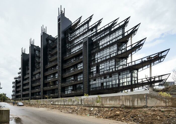 50 Times Architects Made Buildings That Look Cool But Were Uncomfortable To Live In Or Use