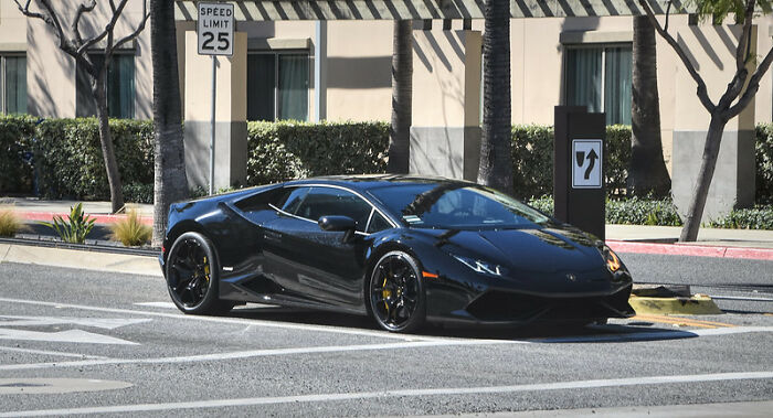 35 Spot-On Answers To “What Do People Think Makes Them Look Cool, But Actually Makes Them Look Like A Douchebag?“, As Shared In This Online Group 35 Spot-On Answers To “What Do People Think Makes Them Look Cool, But Actually Makes Them Look Like A Douchebag?“, As Shared In This Online Group