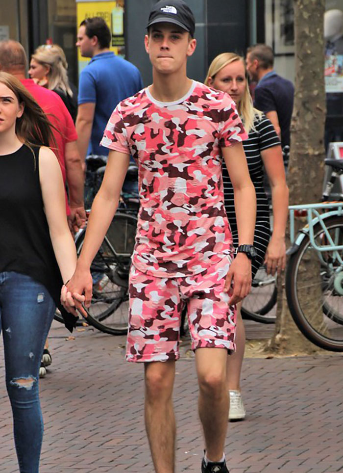 35 Spot-On Answers To “What Do People Think Makes Them Look Cool, But Actually Makes Them Look Like A Douchebag?“, As Shared In This Online Group 35 Spot-On Answers To “What Do People Think Makes Them Look Cool, But Actually Makes Them Look Like A Douchebag?“, As Shared In This Online Group