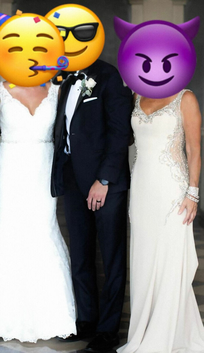 30 Times This Wedding-Shaming Group Did Not Hold Back (New Pics) 30 Times This Wedding-Shaming Group Did Not Hold Back (New Pics)