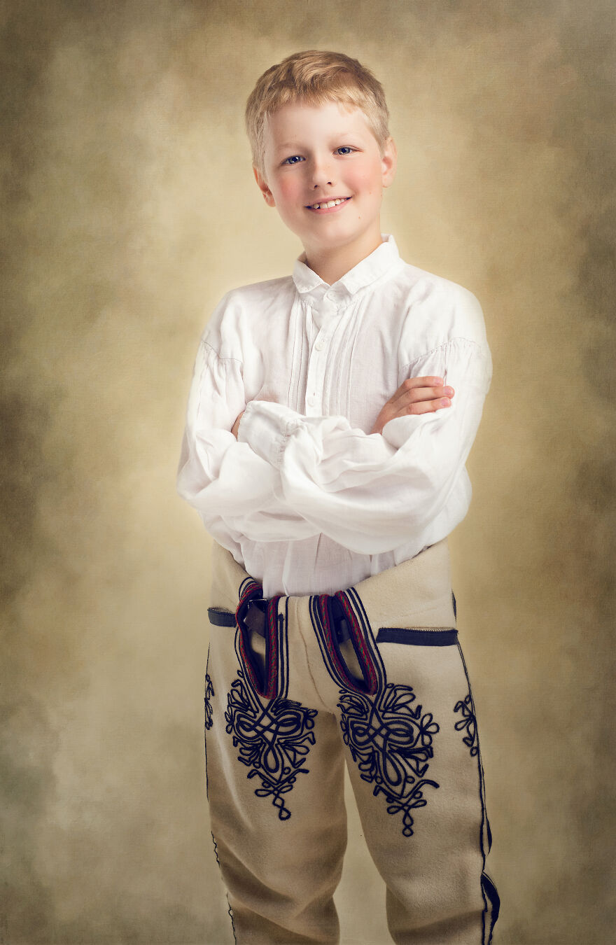 I Capture Beautiful Polish Folklore Costumes In A Painting-Like Style I Capture Beautiful Polish Folklore Costumes In A Painting-Like Style