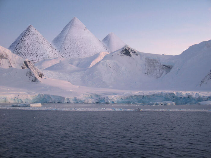 DesignCrowd Challenged Their Community To Change The Location Of Historic Monuments, Here Are 30 Of The Best Submissions DesignCrowd Challenged Their Community To Change The Location Of Historic Monuments, Here Are 30 Of The Best Submissions