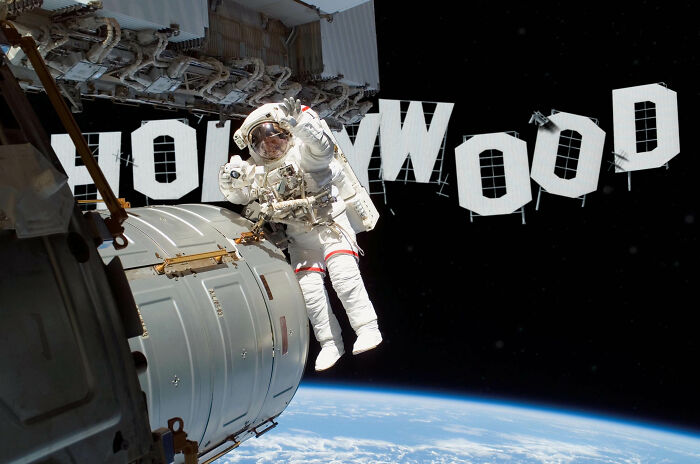 DesignCrowd Challenged Their Community To Change The Location Of Historic Monuments, Here Are 30 Of The Best Submissions DesignCrowd Challenged Their Community To Change The Location Of Historic Monuments, Here Are 30 Of The Best Submissions