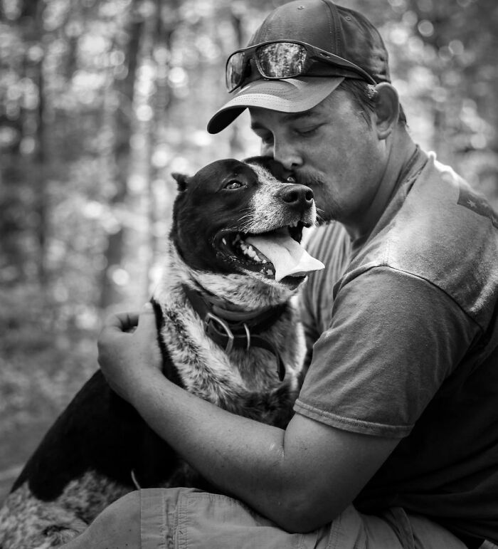 This Photographer Captures The Touching Moments Of People Saying Goodbye To Their Pets (17 Pics) This Photographer Captures The Touching Moments Of People Saying Goodbye To Their Pets (17 Pics)
