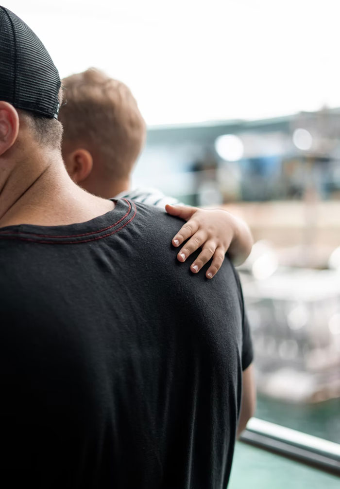 Dad Asks If He Was Wrong For Making A Woman Cry After She Told Him How To Wipe And Tried To Dress His Baby Daughter Dad Asks If He Was Wrong For Making A Woman Cry After She Told Him How To Wipe And Tried To Dress His Baby Daughter