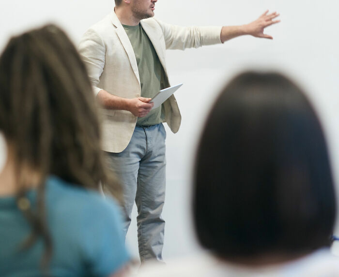 30 People Share How They Escaped Multi-Level Marketing Schemes That Sucked Them In