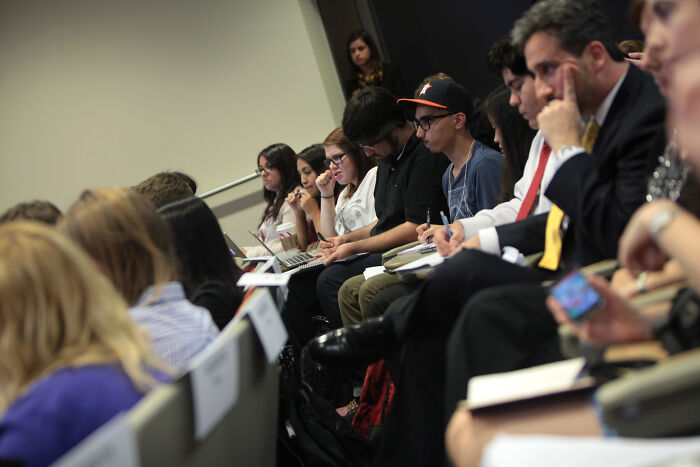 People Online Break Down 25 Subtle Signs That Someone Is Actually Really Intelligent