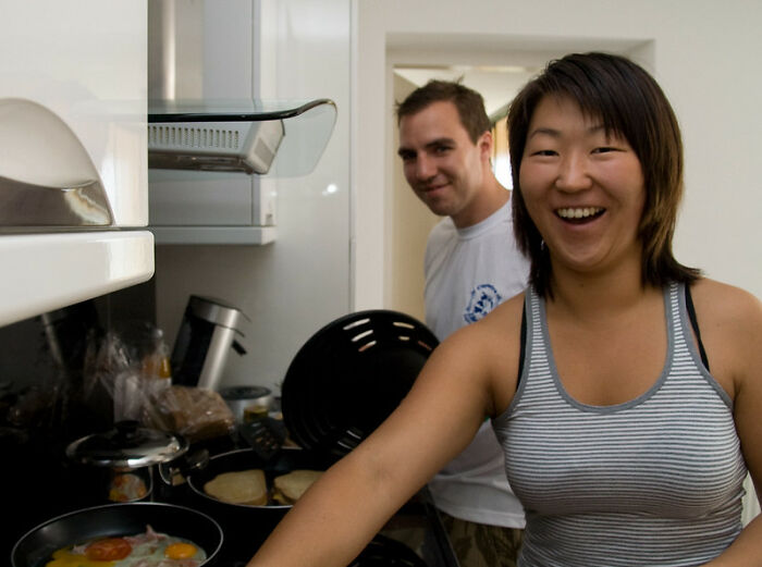 20 Y.O. Girlfriend Wants To Postpone Moving In With Her Boyfriend After Finding Out He’s Completely Clueless When It Comes To Basic Chores 20 Y.O. Girlfriend Wants To Postpone Moving In With Her Boyfriend After Finding Out He’s Completely Clueless When It Comes To Basic Chores