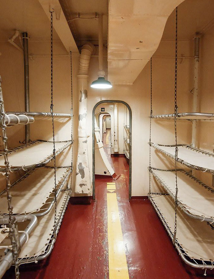 40 Surreal Photos That Will Make You Feel Uneasy For Unknown Reasons 40 Surreal Photos That Will Make You Feel Uneasy For Unknown Reasons